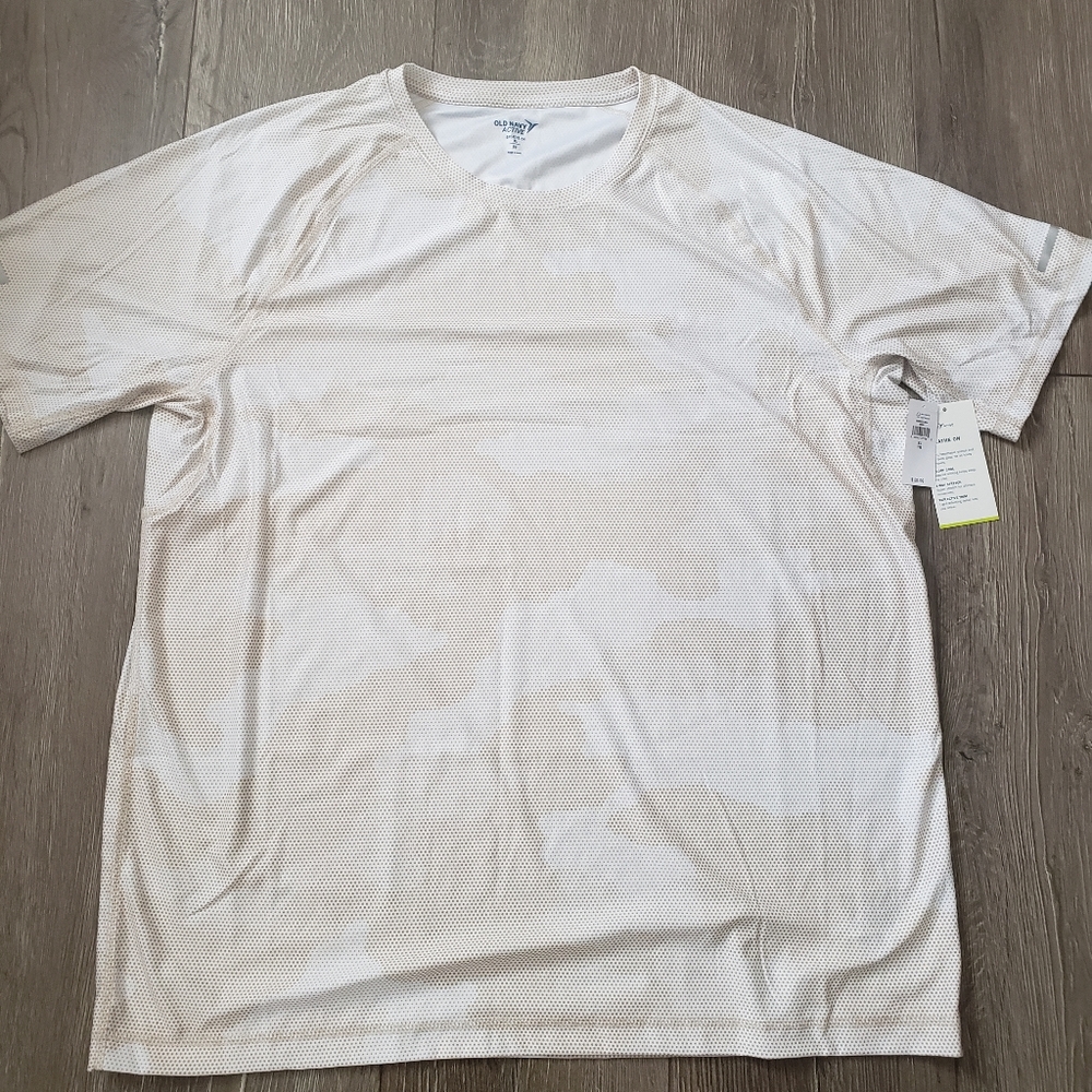 BNWT men's athletic workout shirt